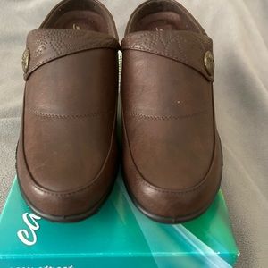 Easy Street comfort wave women’s shoes